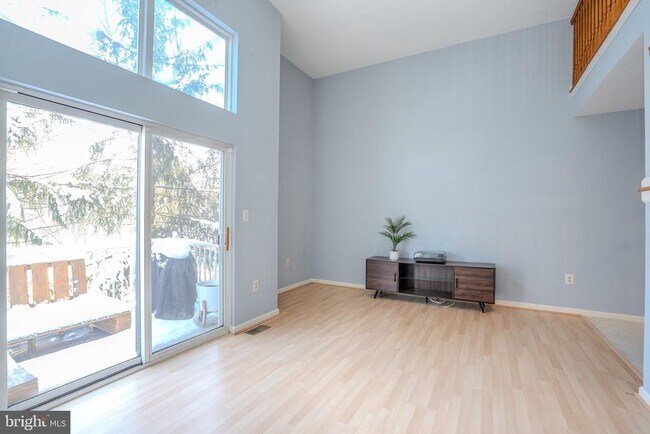 Building Photo - 128 S Barrow Pl
