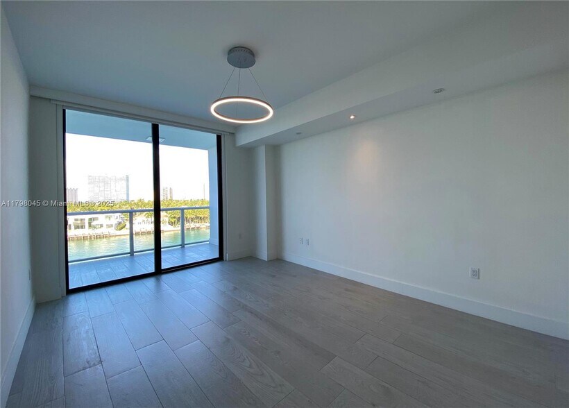 Building Photo - 10201 E Bay Harbor Dr