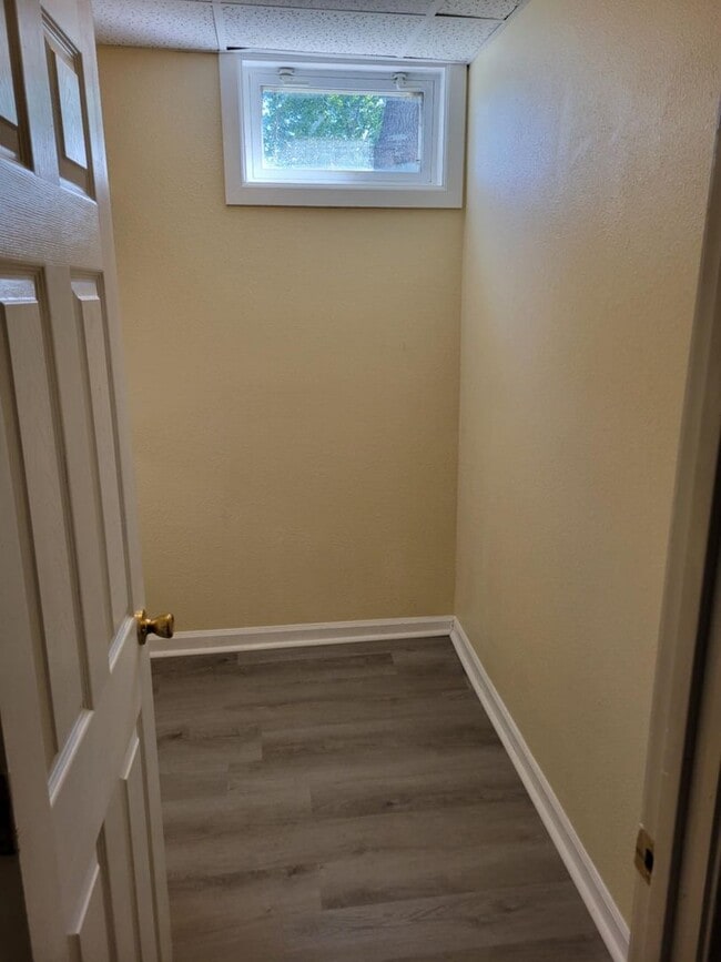 Building Photo - 4 bedroom 2 bathroom house with a basement...