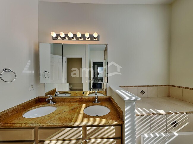 Building Photo - 2003 Monaco Ct