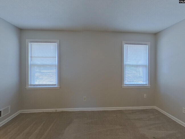 Building Photo - 208 Southampton Dr