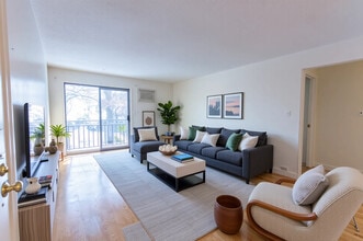 Building Photo - 23 Country Club Dr