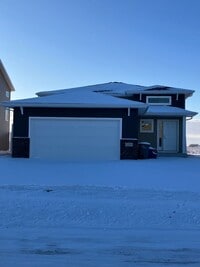 Building Photo - 4 Bed 3 Bath Single Family Home