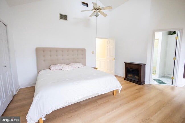 Building Photo - 24 Rose Apple Rd