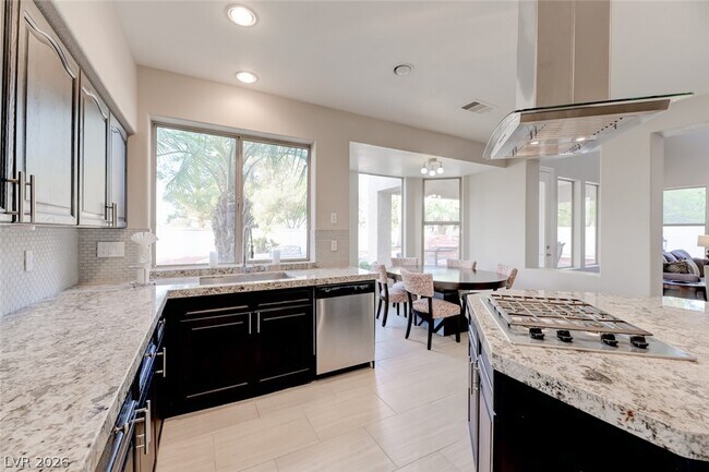 Building Photo - 5 Chateau Whistler Ct