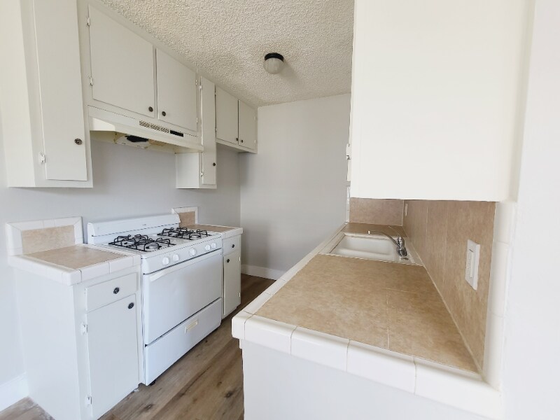 Building Photo - 13425 Vanowen St