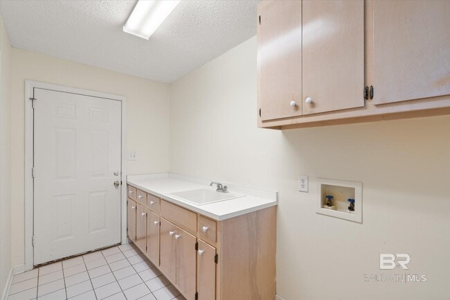 Building Photo - 7 Troyer Ct