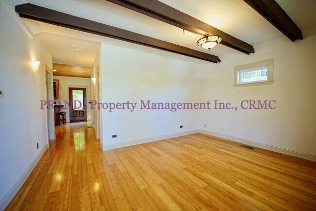 Building Photo - Gerstile Park Gem, With Upgraded Finishes ...