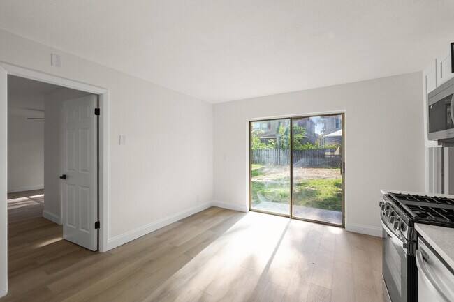Building Photo - 7406 Willow Spring Cir N