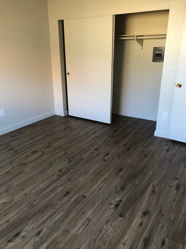 Building Photo - 333 Roosevelt St