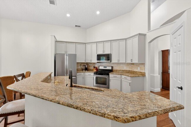 Building Photo - 5477 Glen Oak Pl