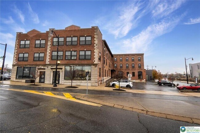 Building Photo - 107 Hamilton St