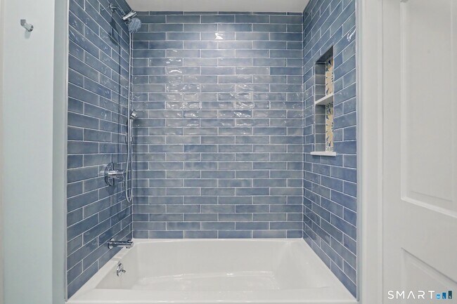 Building Photo - 145 Casmir Dr