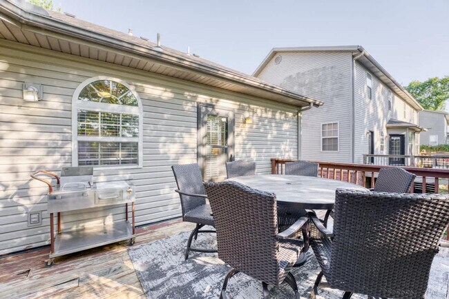 Building Photo - 1515 NW Bell Royal Ct