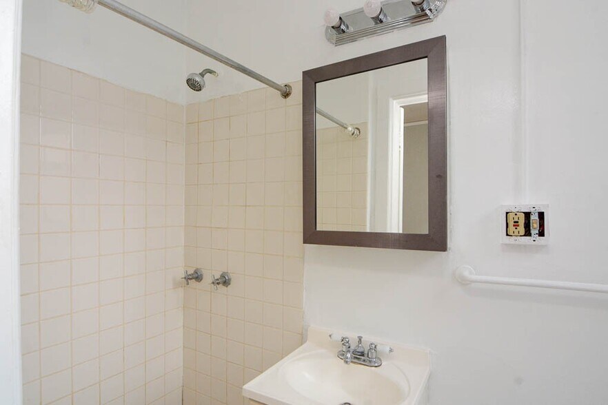 Building Photo - 3836 N Fremont St