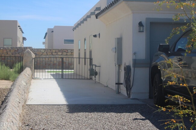 Building Photo - 640 Paseo Dulce Ave