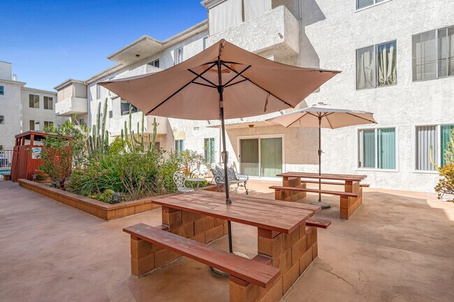 Building Photo - 1422 Rock Glen Ave