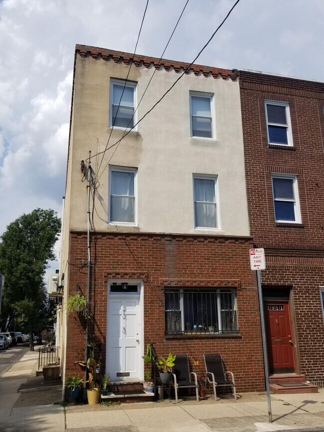 Building Photo - Beautiful 1 bed 1 bath in Fairmount- available Aug 1st