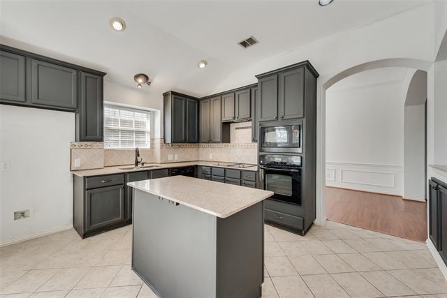 Building Photo - 10911 Robincreek Ln