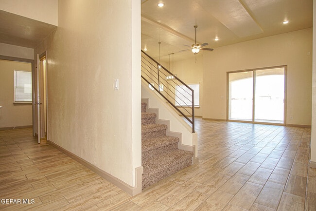 Building Photo - 7825 Enchanted View Dr