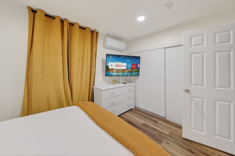 Building Photo - 225 S Main St