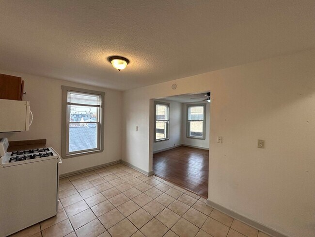 Building Photo - 23 Elm St