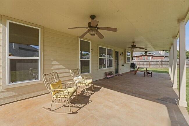Building Photo - 6215 Lake Chase Ct