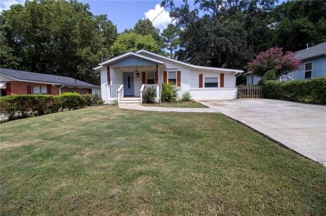 Building Photo - 1329 Plaza Ave SW