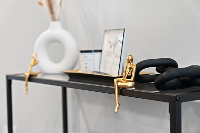 Building Photo - Modern Comforts in Clarksville – Stylish 2BR, 2.5BA Home Near Downtown