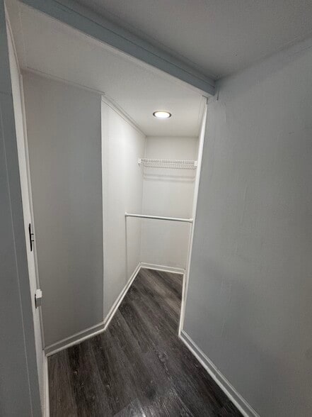 Building Photo - 2355 Virginia Pl NE