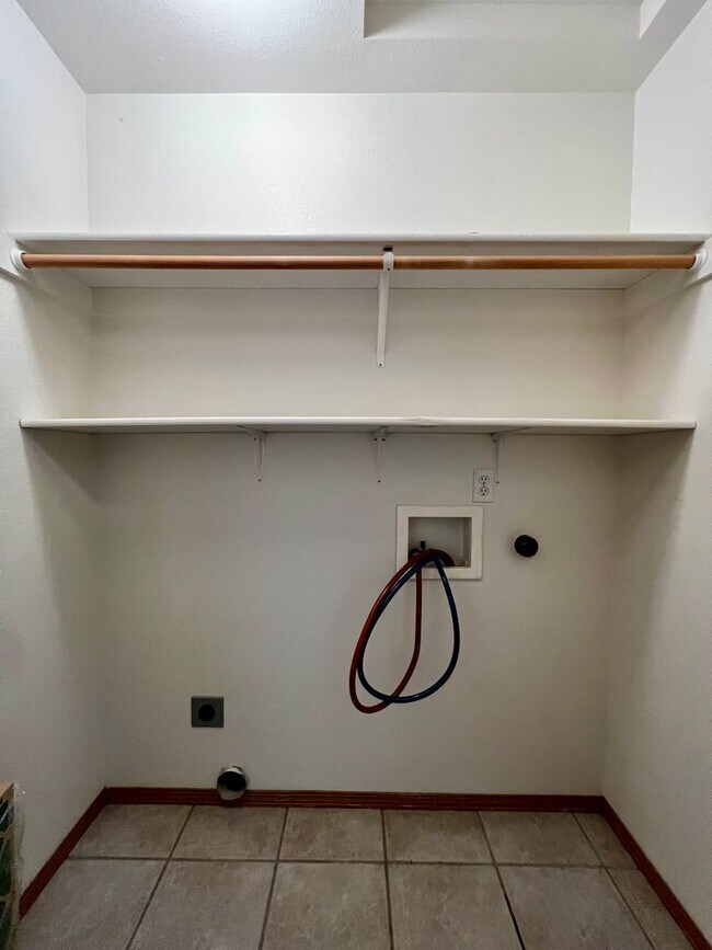 Building Photo - c1309