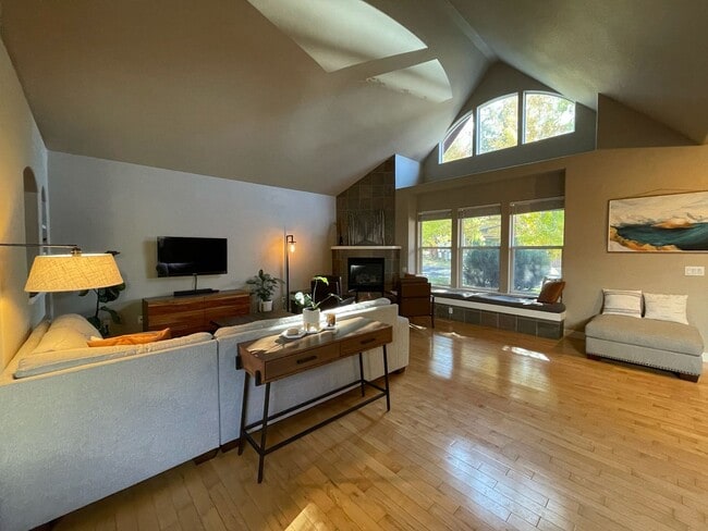 Building Photo - Single Level Home on the Westside of Bend