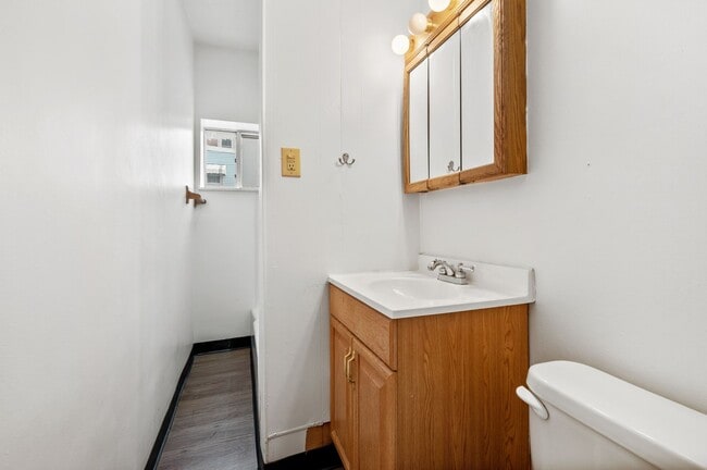 Building Photo - Updated 2 Bed 1 Bath Home With a Loft in Bloomfield - Available NOW!