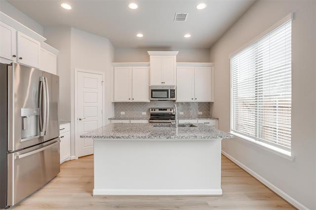 Building Photo - 6138 Lavanda Ave