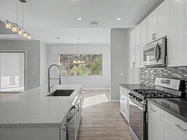 Building Photo - 10053 N Alder Spring Dr