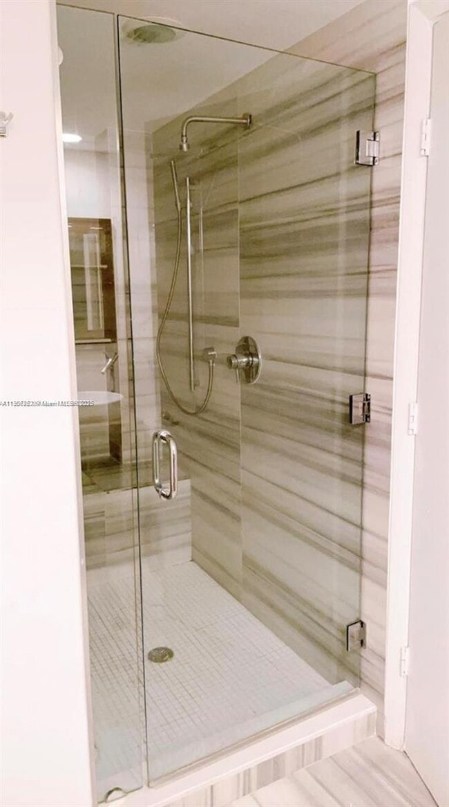 Building Photo - 495 Brickell Ave