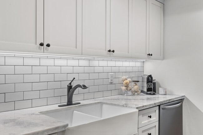 Building Photo - 2715 Camino Del Mar