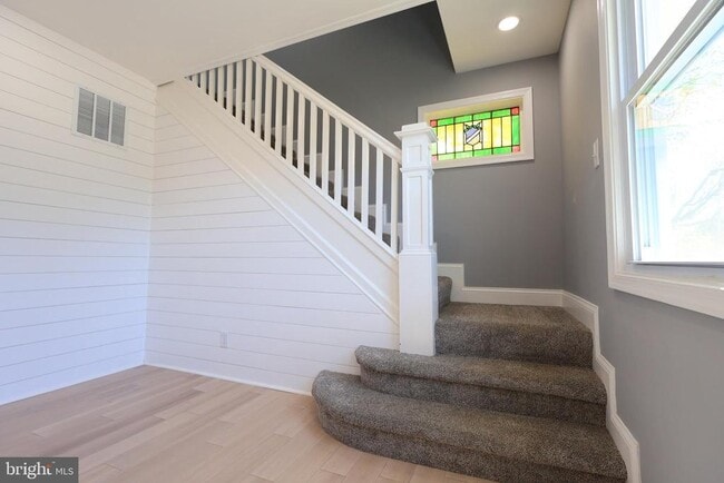 Building Photo - 5110 Kenwood Ave