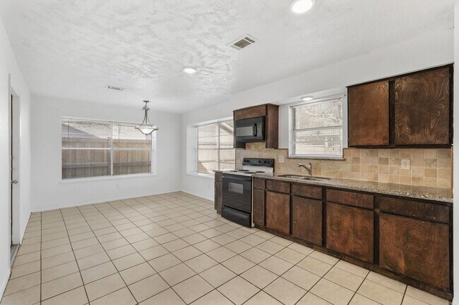 Building Photo - 15226 Flamingo Park