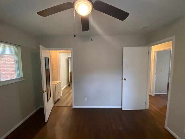 Building Photo - Welcome to Blueberry Hills located off Nicholasville Rd     20260615