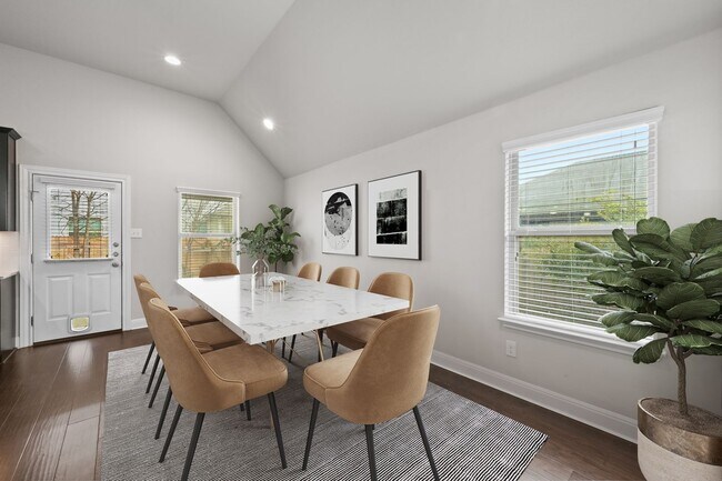 Building Photo - 1805 Morts Pl