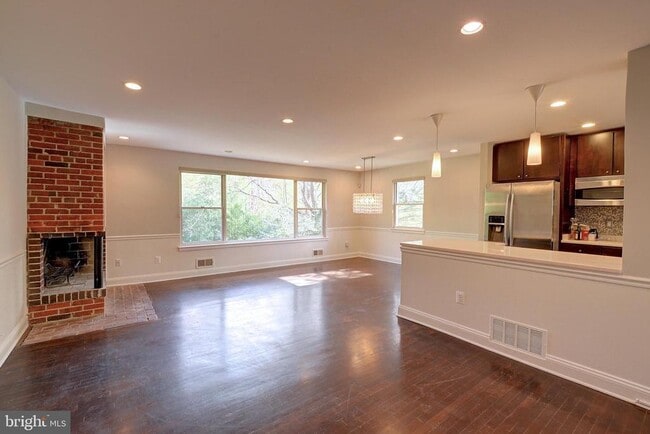 Building Photo - 8725 Susanna Ln