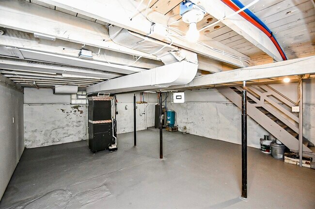 Building Photo - 3343 Waterside Dr