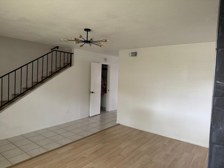 Building Photo - 6685 Kentwick Dr