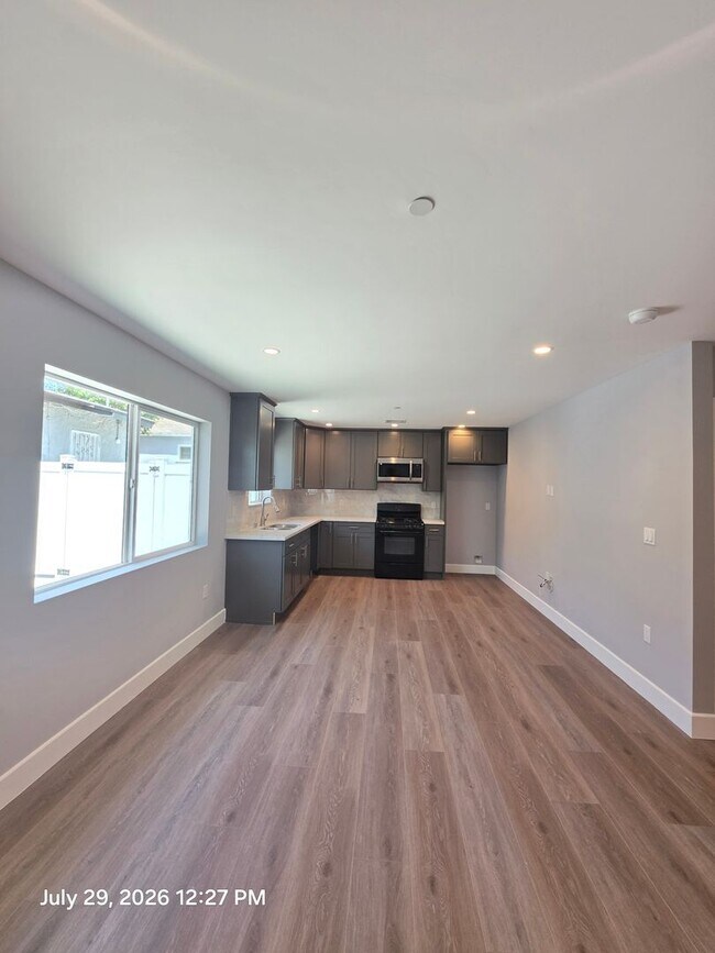 Building Photo - 8154 Potter Ave