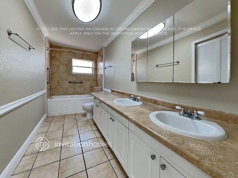 Building Photo - 1747 SW 136th Pl