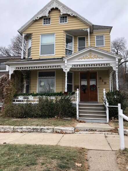 Building Photo - 819 Avenue D