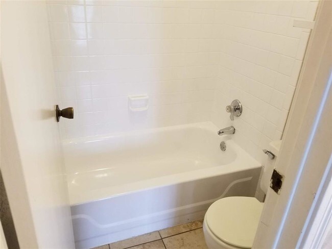 Building Photo - 18617 Egret Bay Blvd