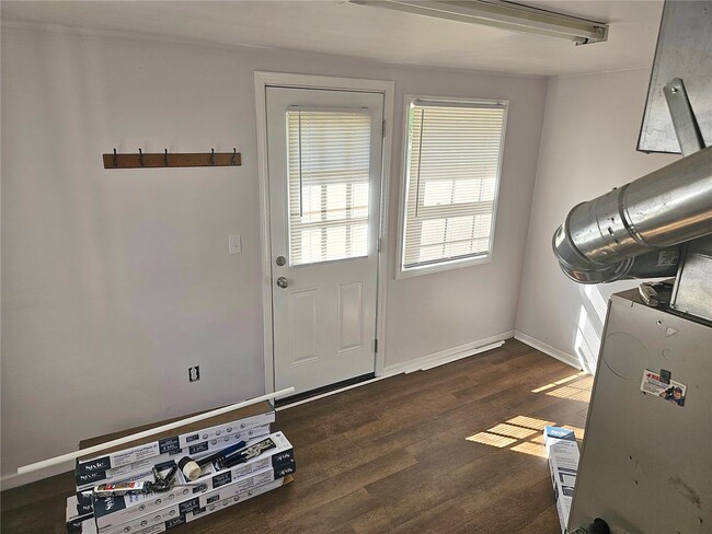 Building Photo - 939 Green Mt Ln