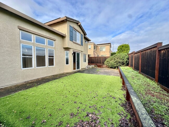 Building Photo - Coming Soon! Charming 3-Bedroom Hamilton Home